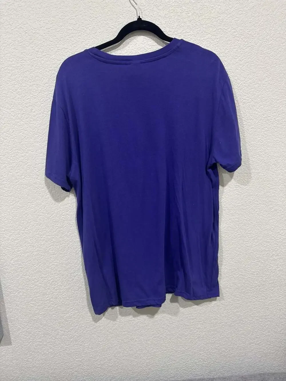 Stranger Things Dustin Henderson 'Byte Off' Purple Graphic T-Shirt Adult Size L - Picture 9 of 9